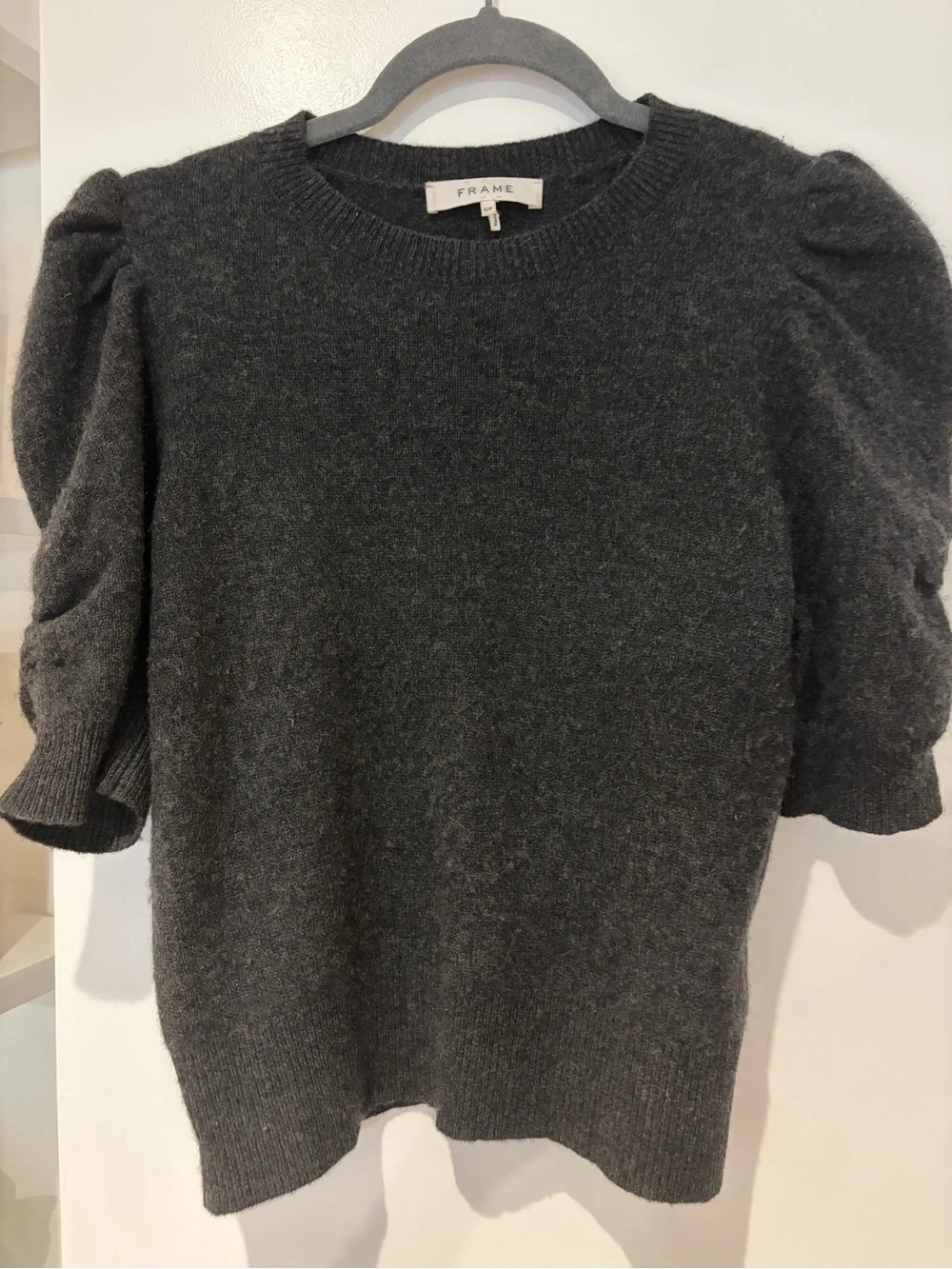 Frame Dark Grey Short-Sleeve Cashmere Crewneck Sweater
